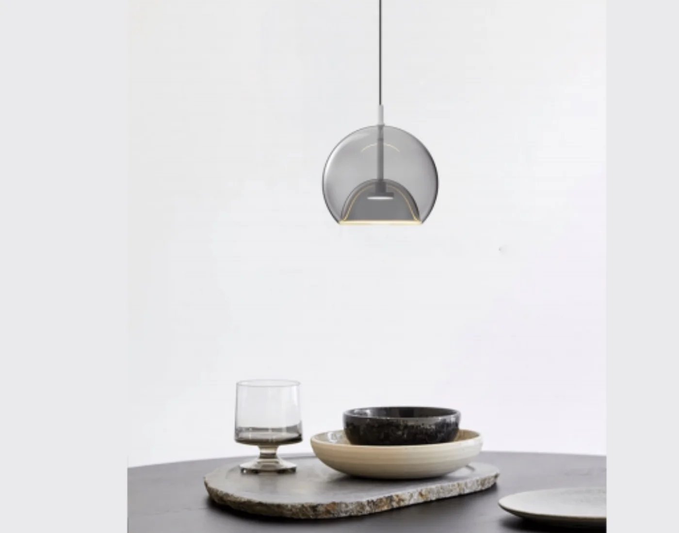 repetition pendant light dinning room idea